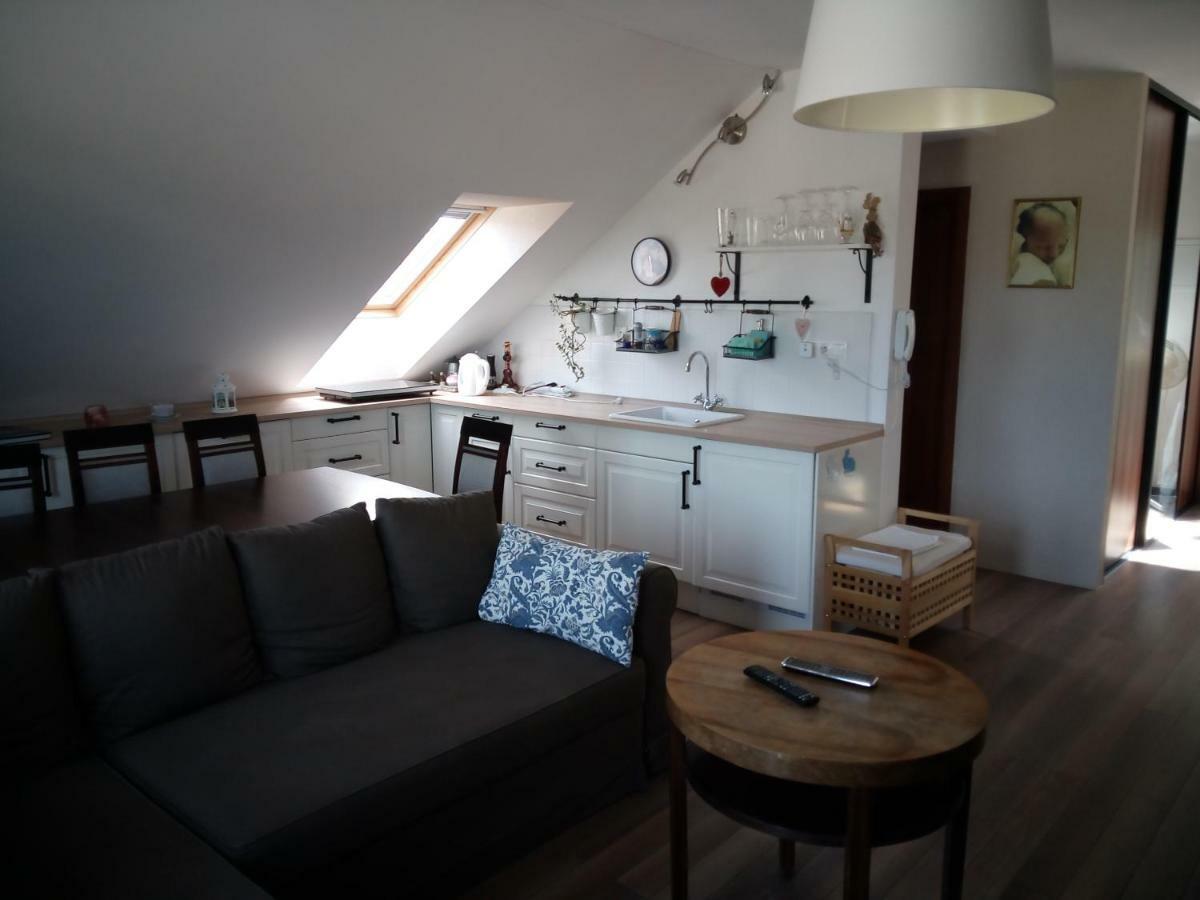 Walnut Apartment With Sauna And Pond Topolcany Ngoại thất bức ảnh