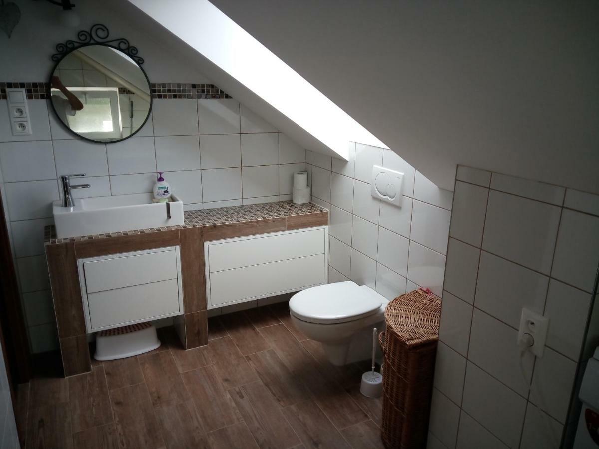Walnut Apartment With Sauna And Pond Topolcany Ngoại thất bức ảnh